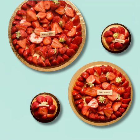 Tarte aux Fraises maison : pâte sablée pur beurre, crème pâtissière vanille, fraises fraîches. Disponible en boutique à Nice chez Déli Bo.