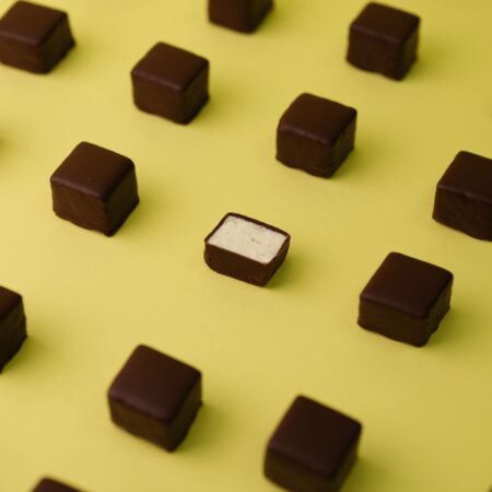 Guimauves enrobées de chocolat noir – chocolaterie Déli Bo à Nice