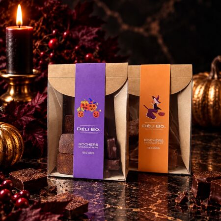 Sachets de rochers pralinés d’Halloween Déli Bo à Nice, chocolat noir (étiquette violette) et chocolat au lait (étiquette orange), 150 g